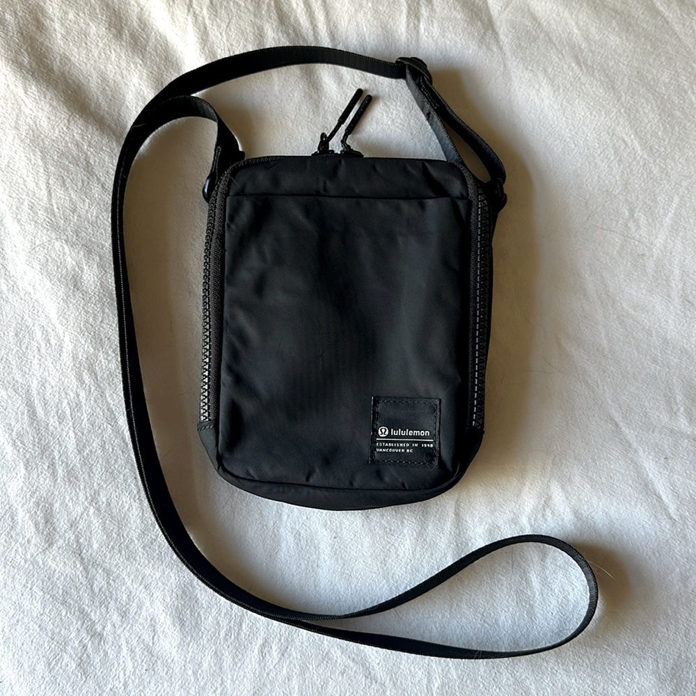 Easy Access Crossbody
Bag 1.5L